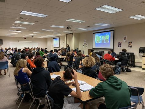 Dr. Kristie Manning talks to Amador freshman about prescription drugs abuse