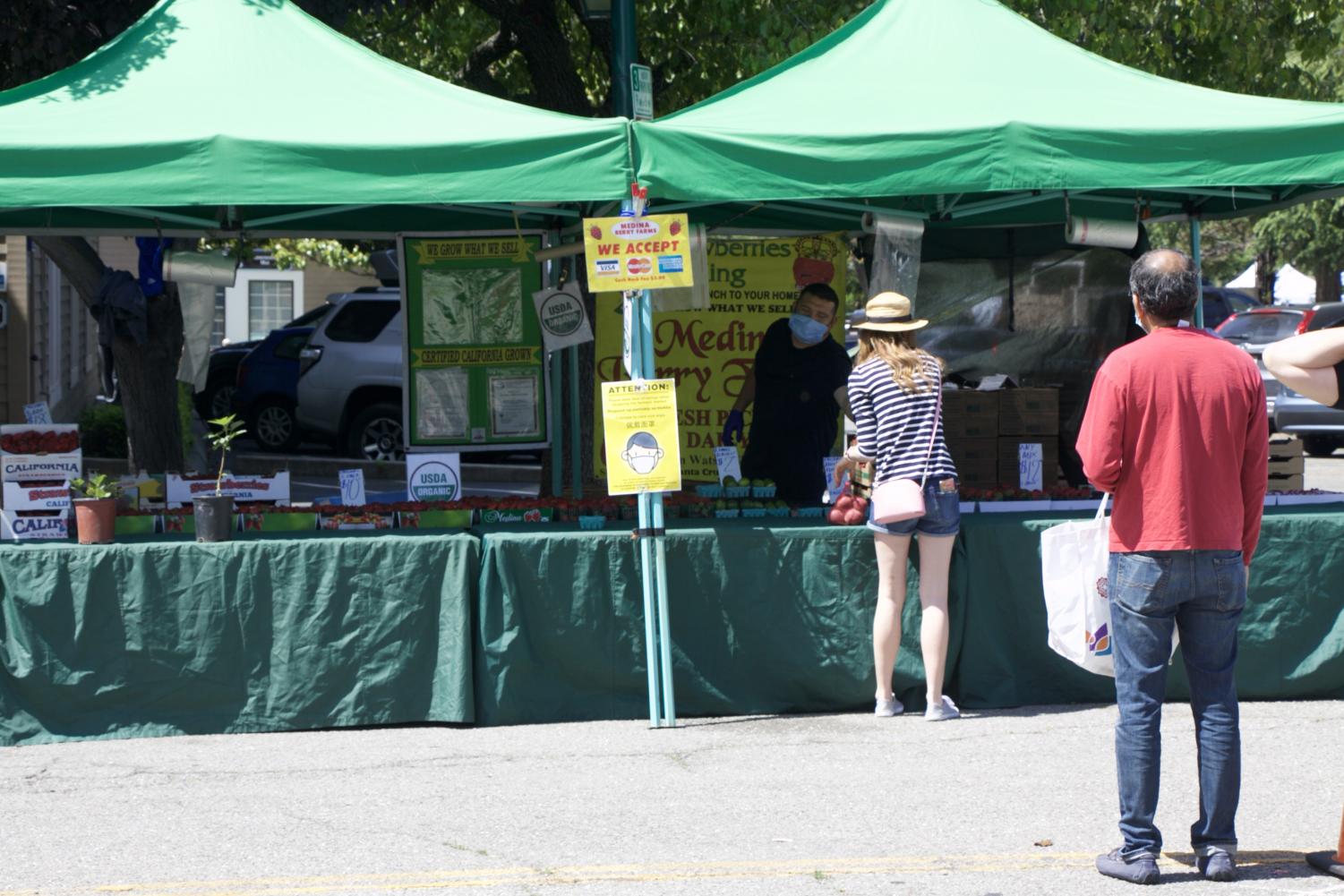 City+of+Pleasanton+re-opens+weekly+farmers+market