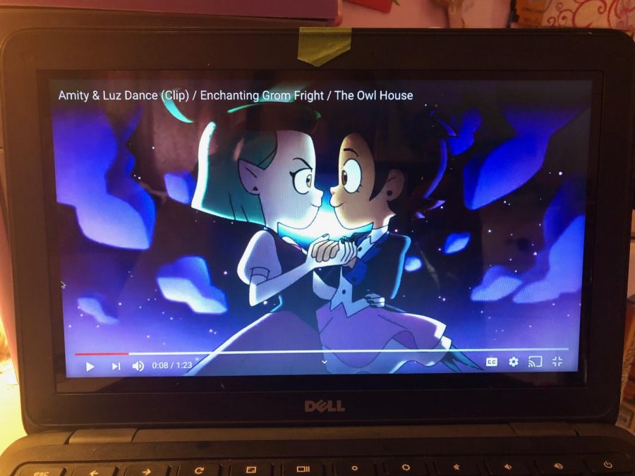 A student watches "Te Owl House"'s climax, when Luz and Amity are dancing at Grom. 
