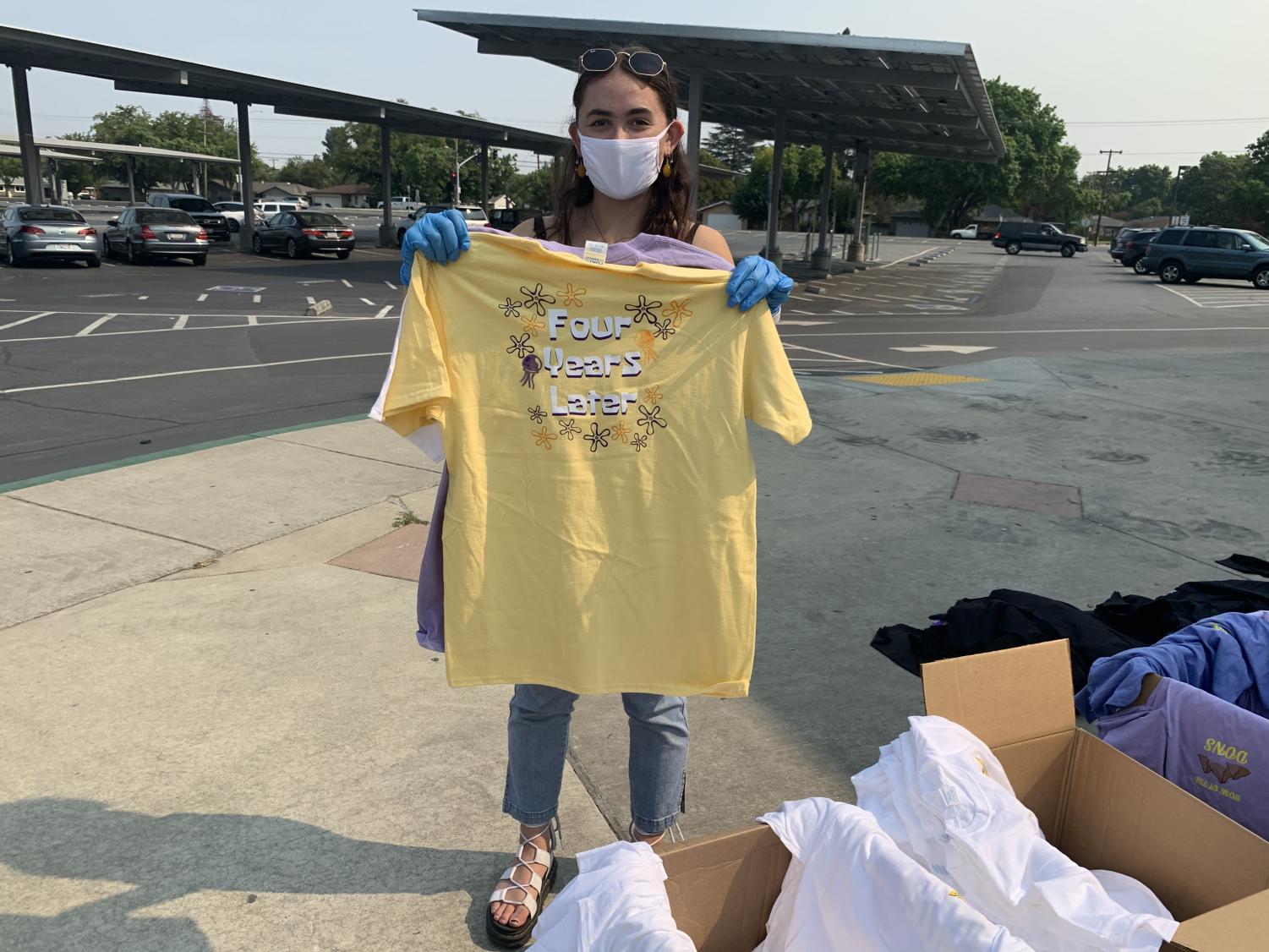 Leadership holds drive-through shirt pick-up for AV students