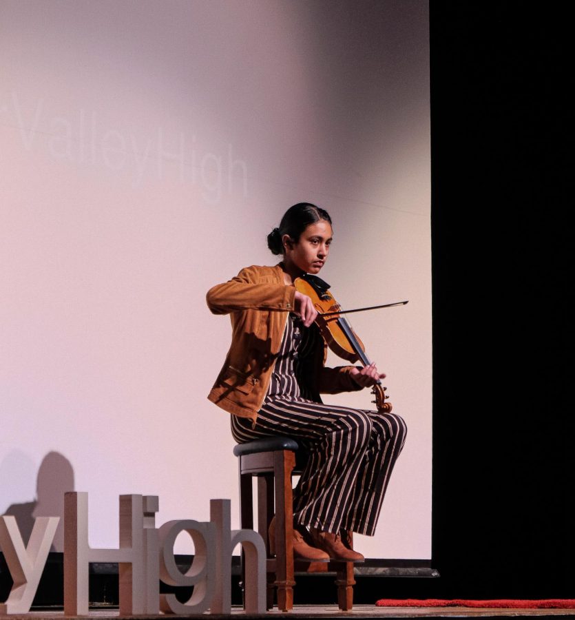 Ishmeet Dhillon performed an Indian Classical piece in the raaga Kirwani, incorporating both traditional and western influences to create a fusion piece.   