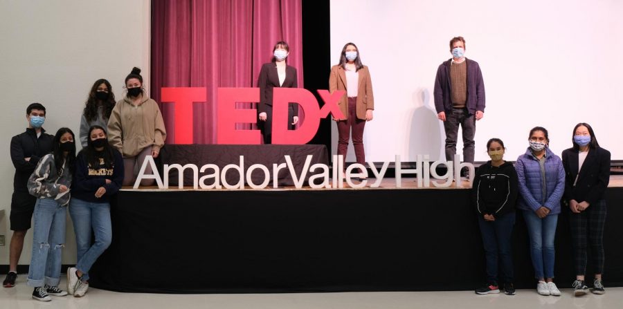 From the left to right: Andrew Harper ('21), Esha Shah ('21), Rut Bansal ('21), Sonali Carumbaya ('21), Madison  Charbonneau, Amala Rao ('21), Erik Scherer
