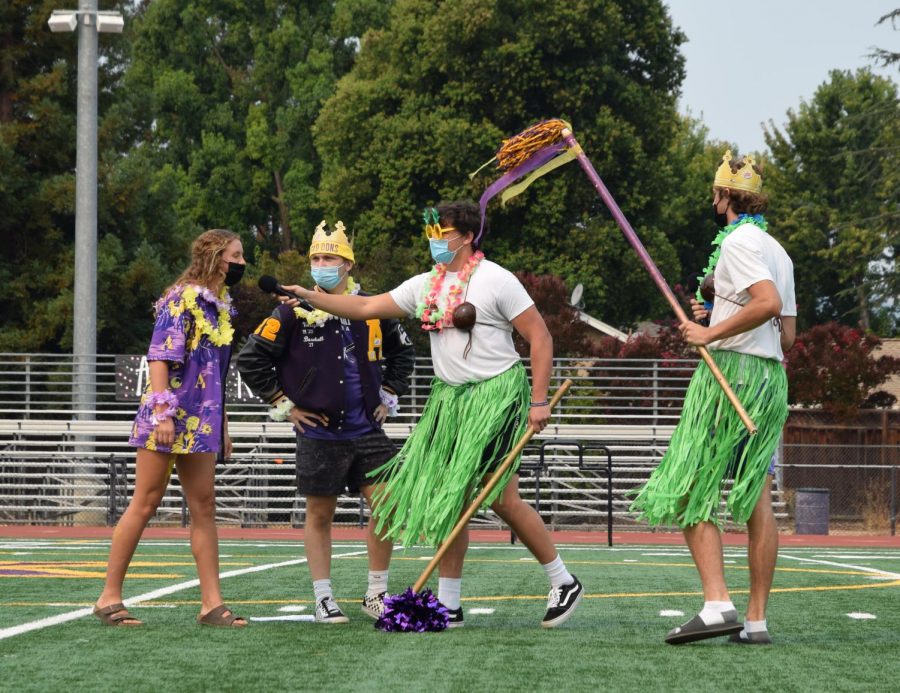 The 2021-2022 Don Royalties, Hannah Walder (‘22) and Blake Bouchard (‘22), got knighted by the hosts and vowed to always be spirited.