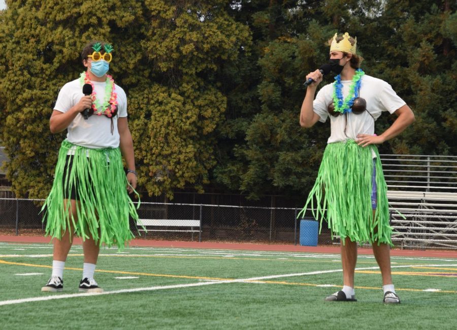 The hosts, Colin Wallace (‘22) and Kai Burgermeister (‘22), kept the rally spirited with their funny jokes and amazing aloha gear.