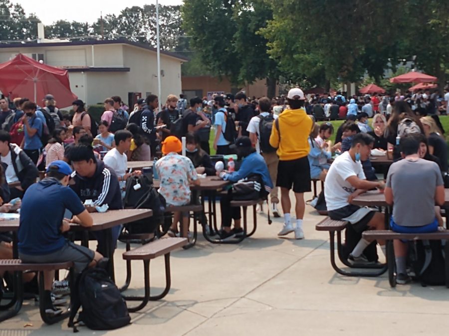 Students found maintaining social distance during lunch hard. With limited tables and space, students are forced to sit close together.