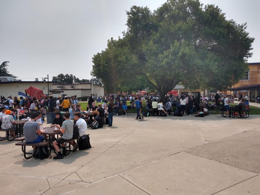 Attempting to maintain social distance between lunching students, the school separated lunch tables away from each other. 