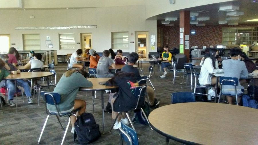 In+the+library%2C+students+sat+down+quietly+during+the+lockdown.