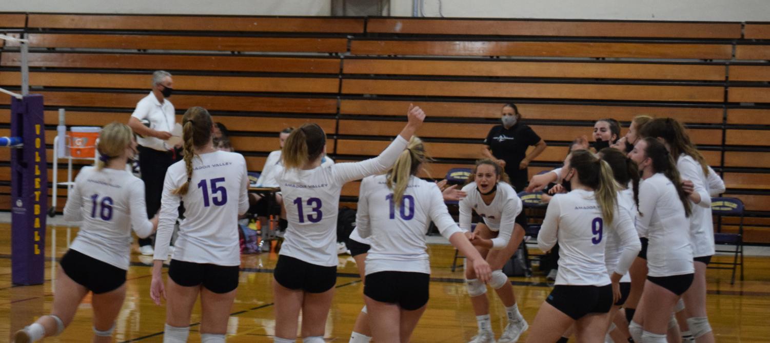 Varsity Volleyball defeats Granada