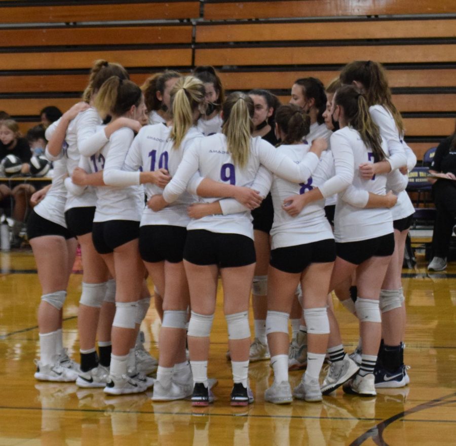 The team huddles up before their opening set against Granada.