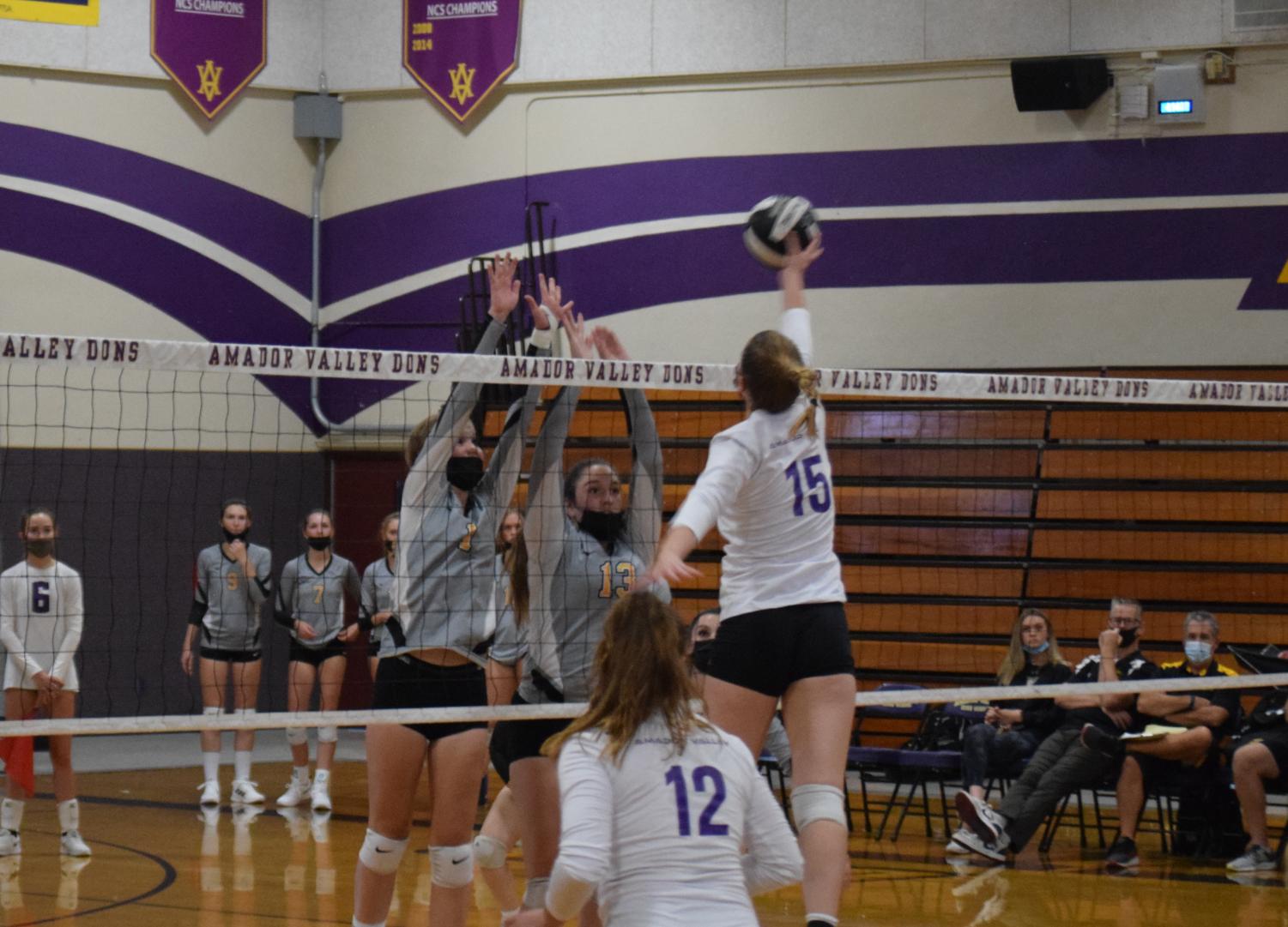 Varsity Volleyball defeats Granada