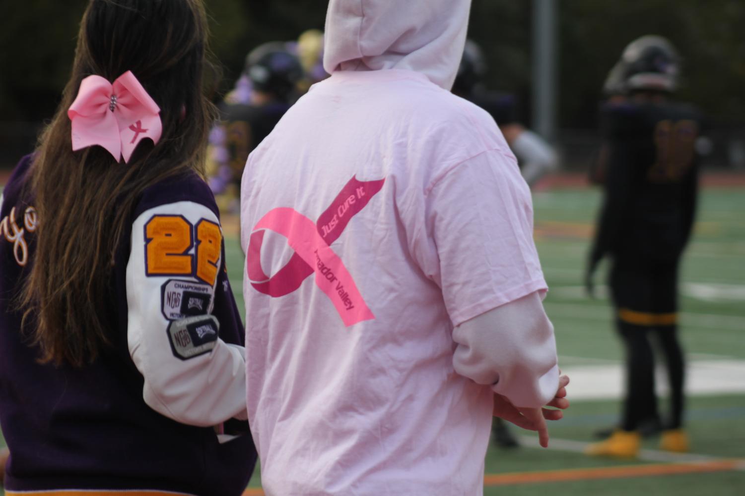 Dons+raise+awareness+for+Breast+Cancer+Awareness+at+Varsity+game