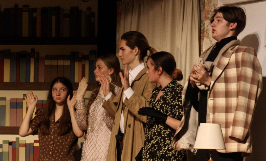 Anna Feitleberg ('23), Delaney Roehrs ('22), Stuart Scranton ('23), Leila Brown ('22), and Camden Nauroth ('24) pressed up against the wall in fear.