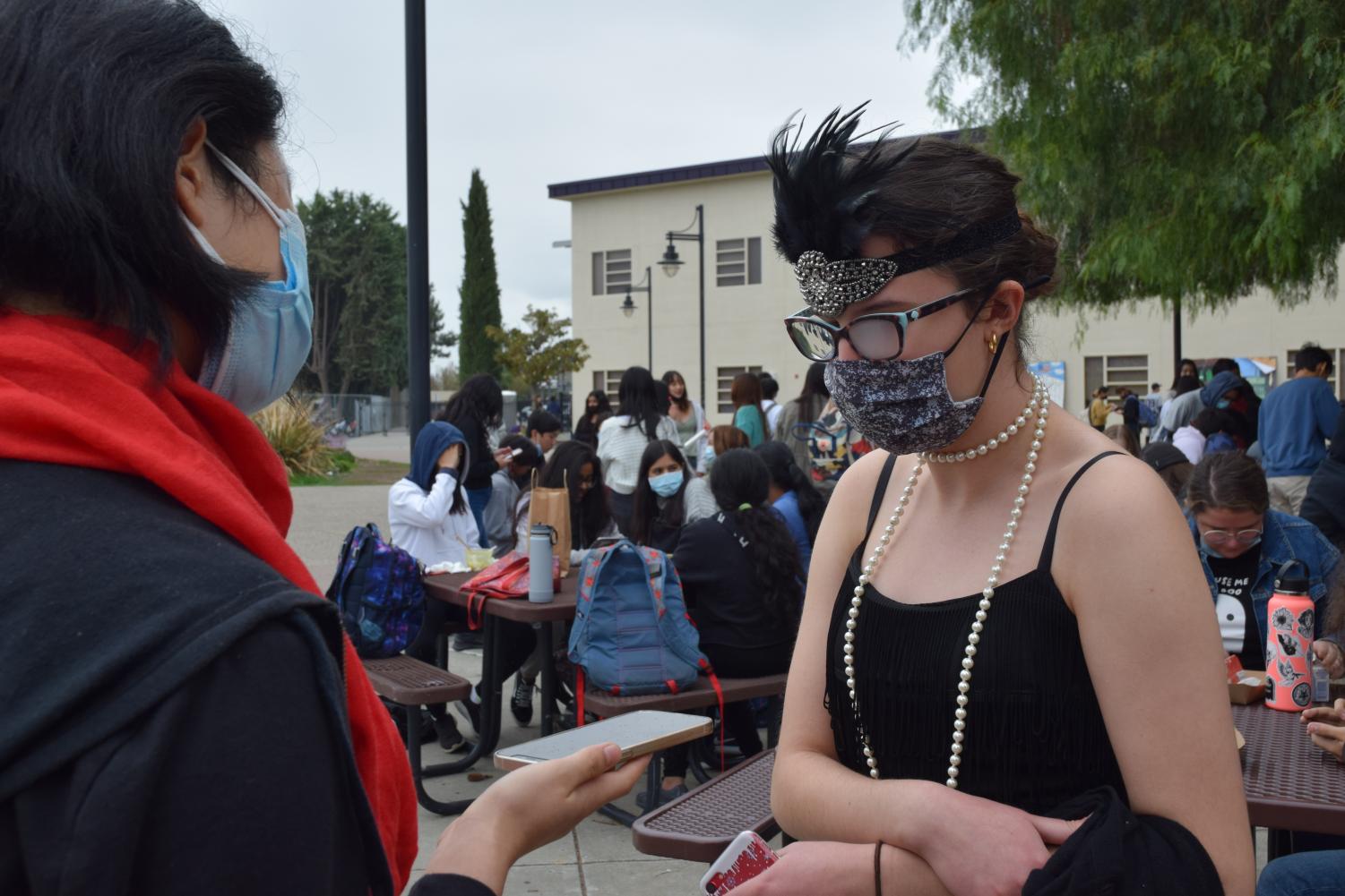 History junior students and teachers participate in 1920's day