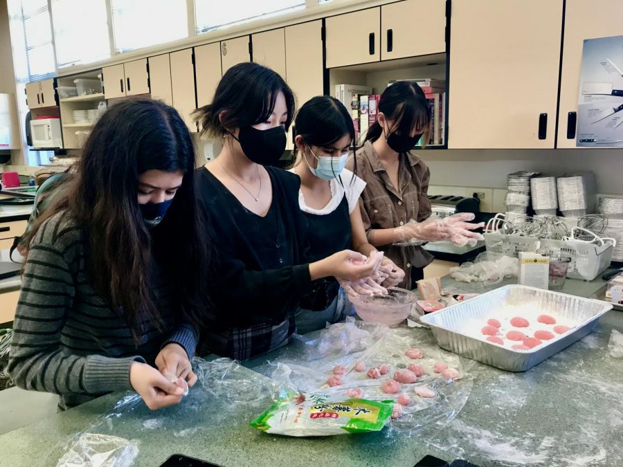 Emma Walker ('25), Eileen Kim ('25), Veronica Pascual ('25), and Amy Zeng ('22) prepare mochi a day prior to the festival.