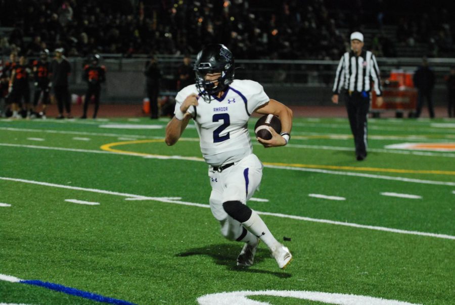 An Amador player prepares to sprint with the ball tucked under his arm.