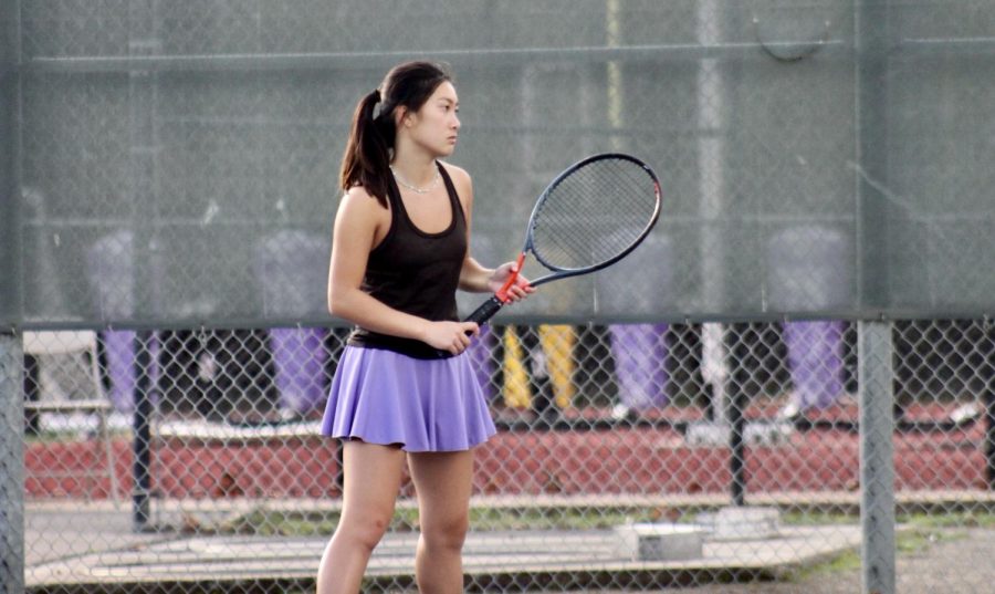 Sarah Yang ('23) attentively awaits the serve to earn points.