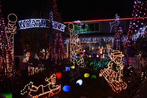 Entire streets are often lit up by dazzling, bright lights and Christmas decorations together. 