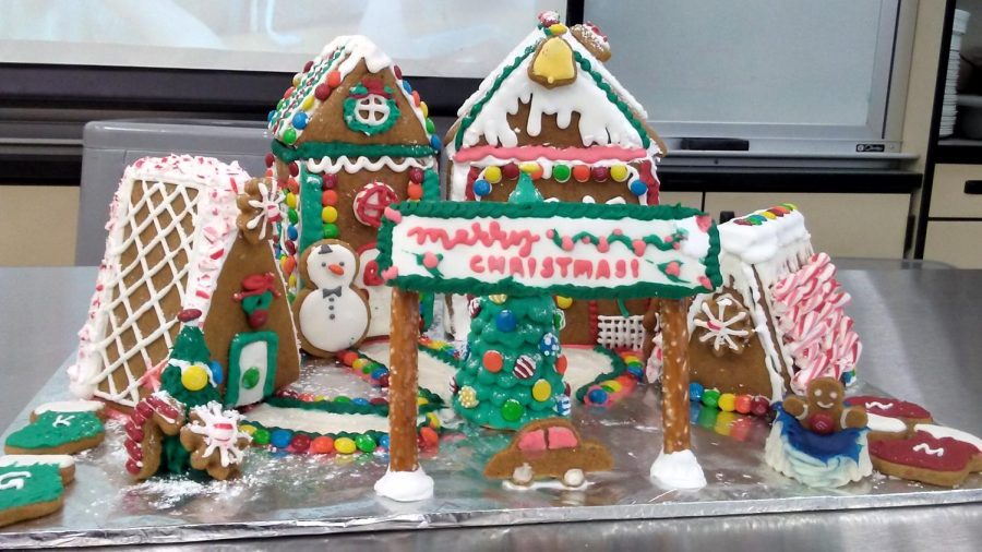 Student+bakers+followed+a+gingerbread+recipe+from+their+teacher%2C+Judi+Morton%2C+and+then+decorated+using+their+own+creativity.+