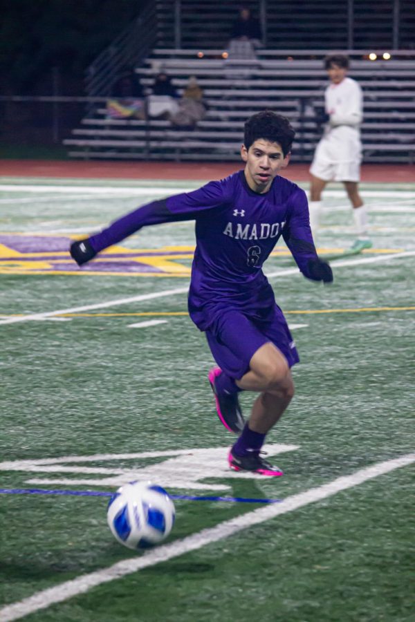 Dante Ruiz ('22) tenses before passing.

