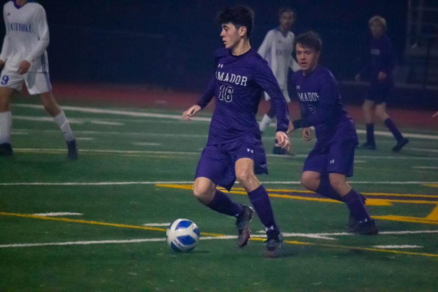 William Light ('23) prepares to pass the ball down the field.
