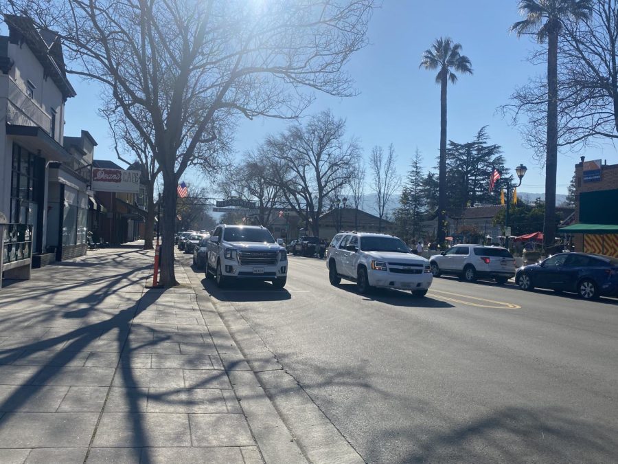 The+City+of+Pleasanton+is+closing+down+the+parklets+for+now+due+to+maintenance.+They+also+want+to+allow+through+traffic+to+be+able+to+go+down+Main+Street.