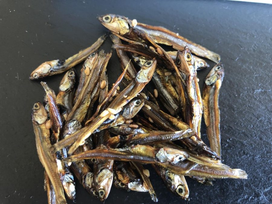 Dried fish are common Oshogatsu foods.