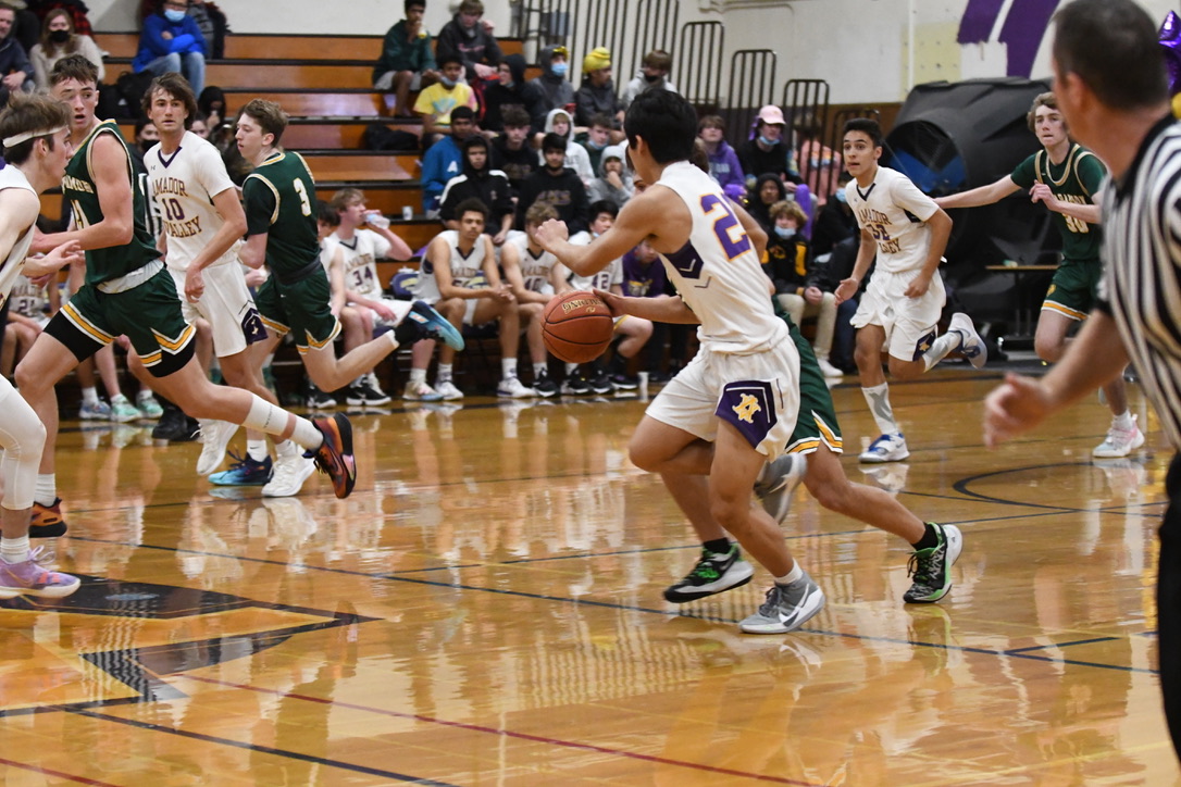 Boys basketball game AV vs San Ramon