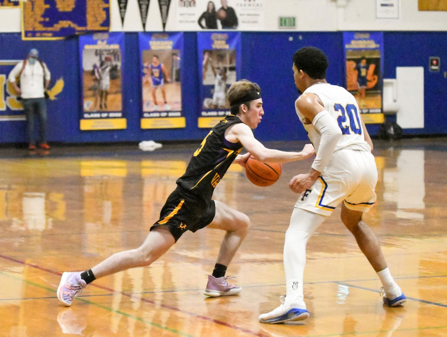 Photo Gallery - Amador Valley Boys Basketball sweeps Foothill in rivalry game