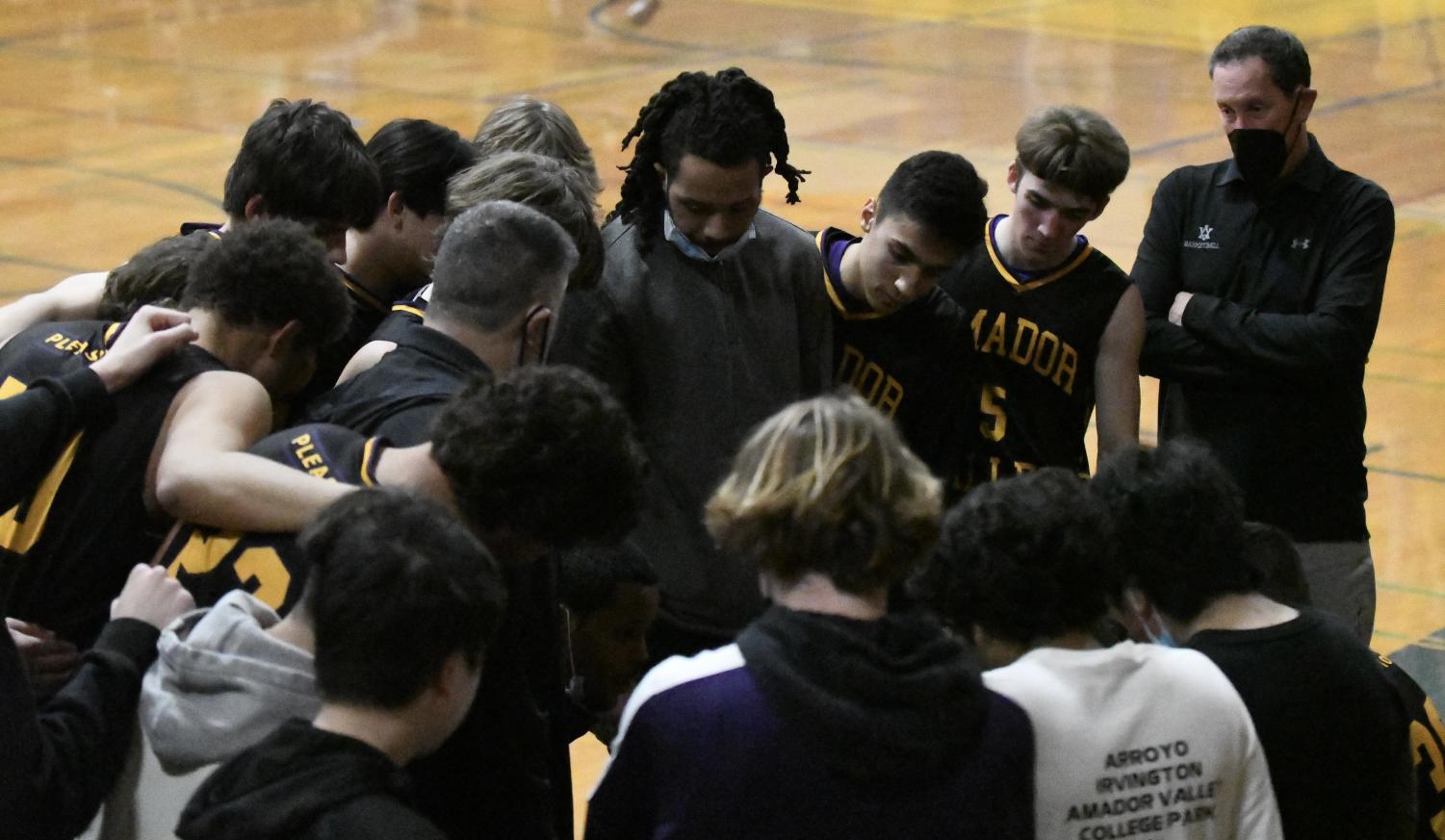 Photo Gallery - Amador Valley Boys Basketball sweeps Foothill in rivalry game