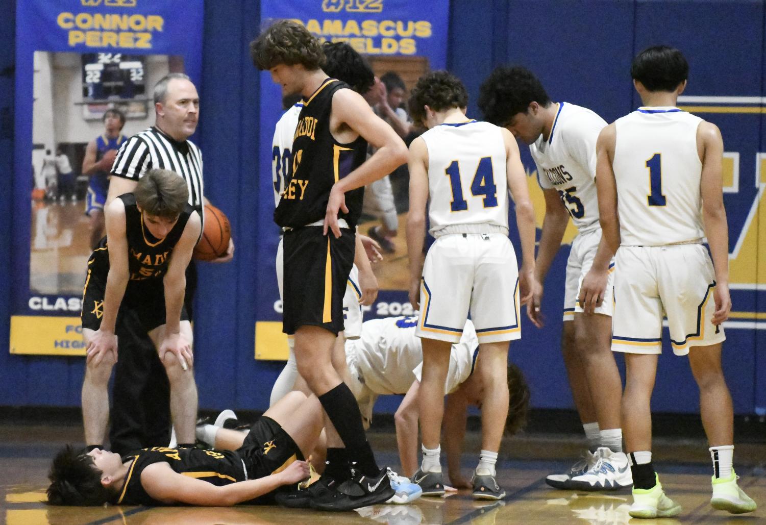 Photo Gallery - Amador Valley Boys Basketball sweeps Foothill in rivalry game