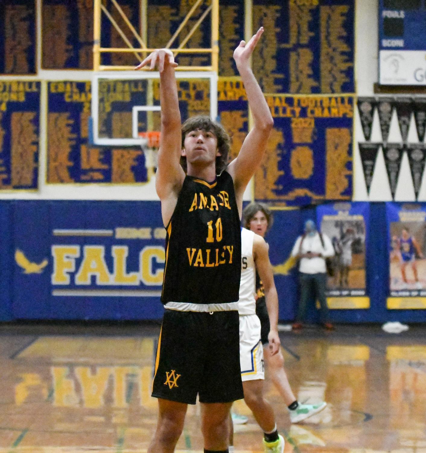 Photo Gallery - Amador Valley Boys Basketball sweeps Foothill in rivalry game