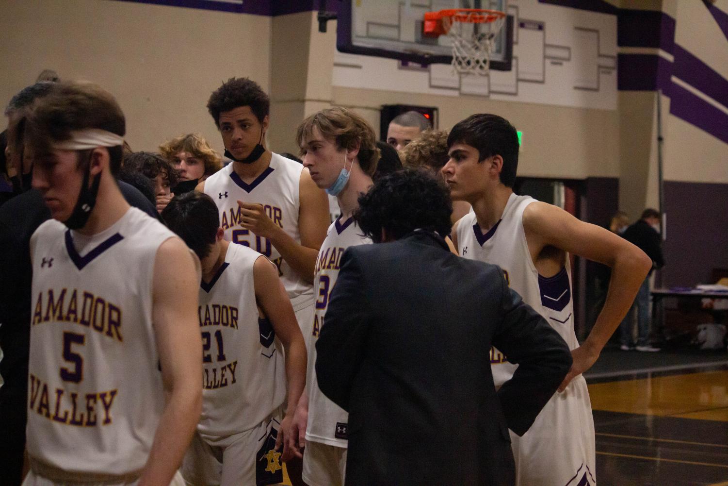 Varsity Boys Basketball works hard against De La Salle