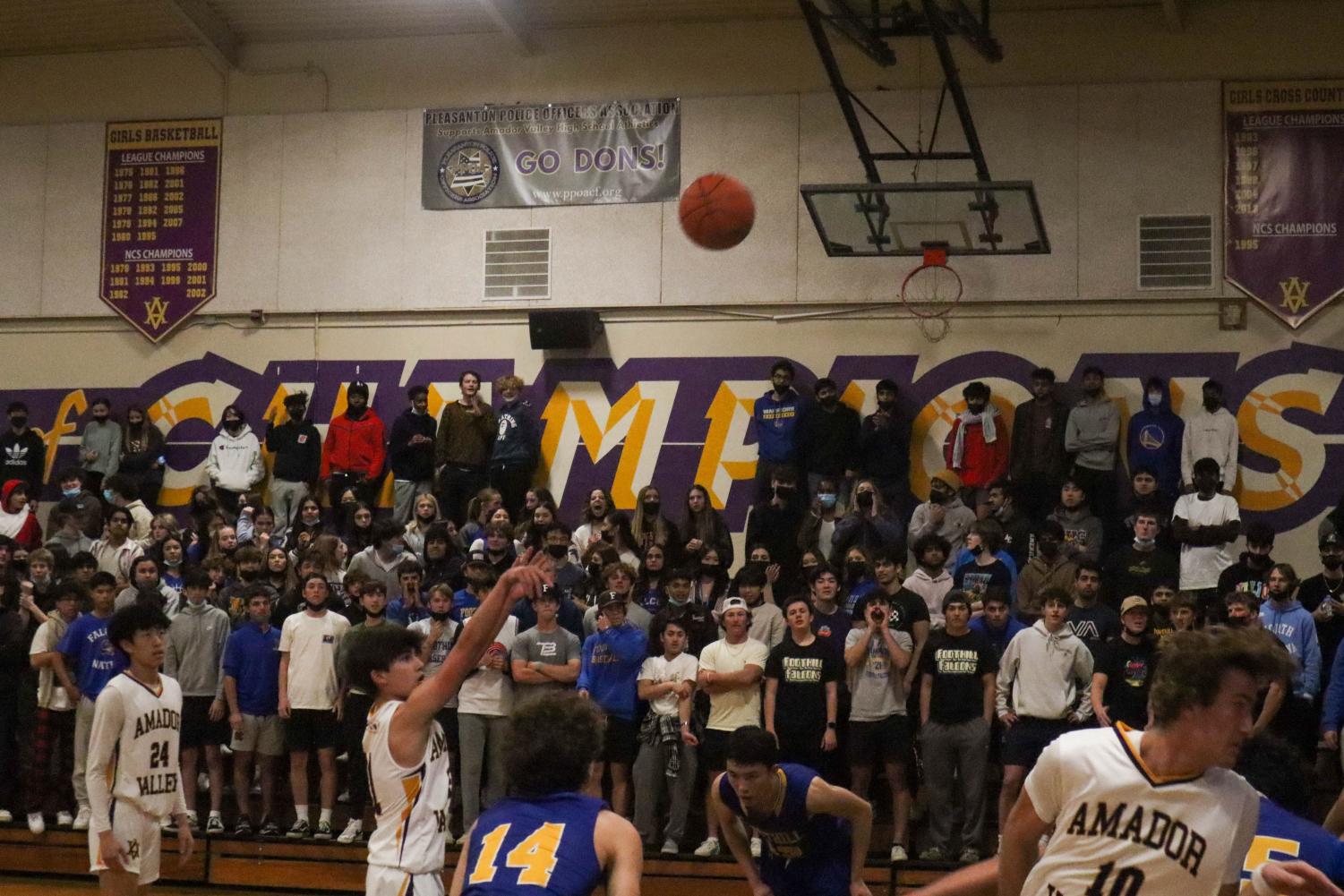 Amador+battles+hard+at+the+NCS+Foothill+basketball+game