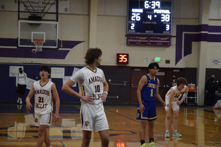 Colin Wallace ('23) and teammates not only working hard, but thinking hard.