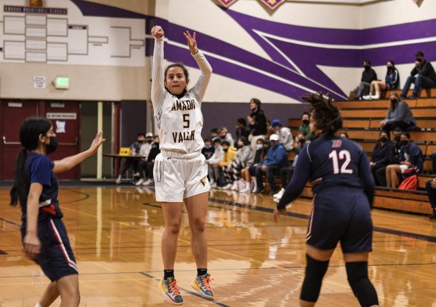 Arissa Leomiti ('22) goes for a three.
