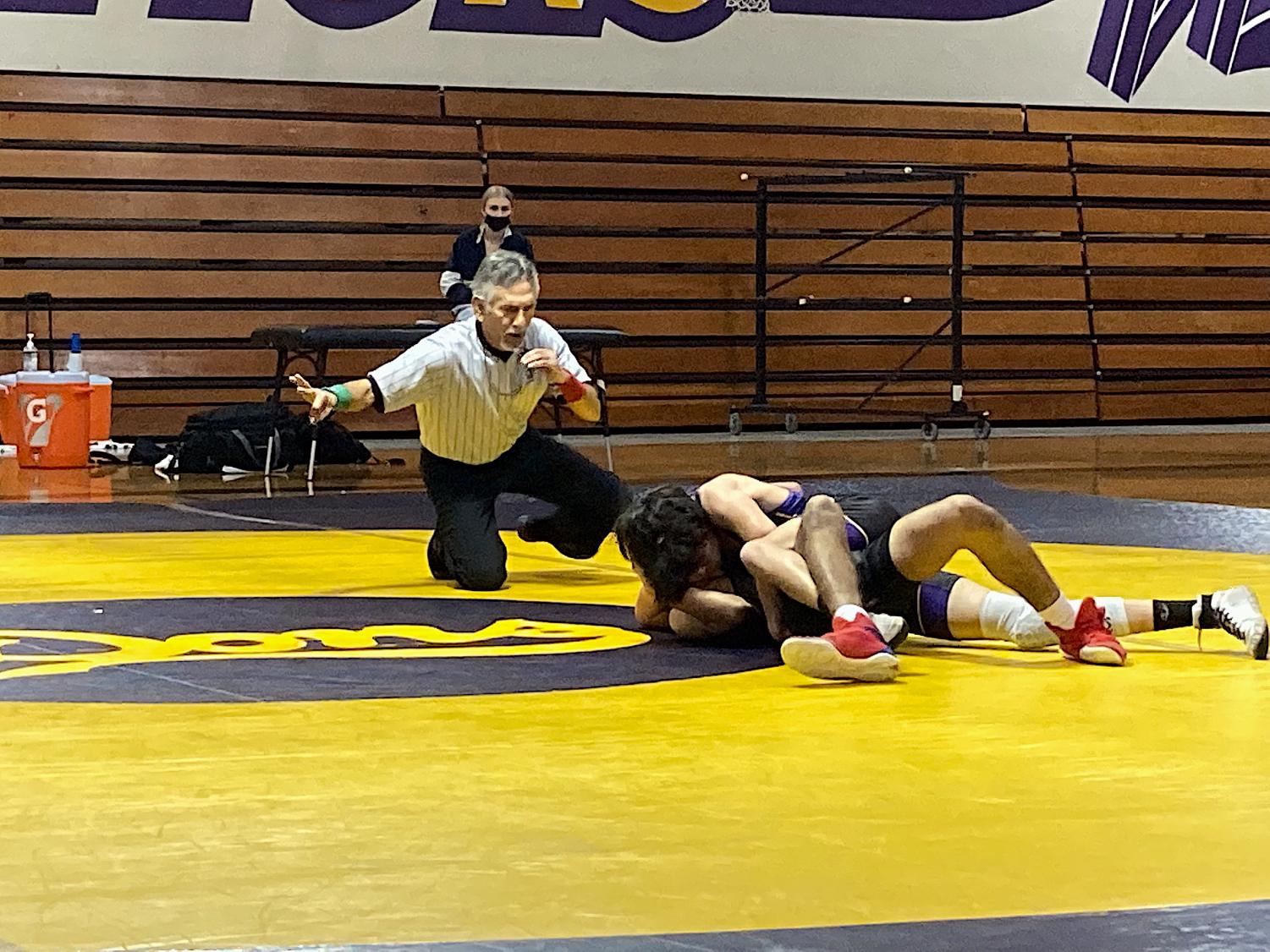 Amador+Wrestling+goes+against+Granada