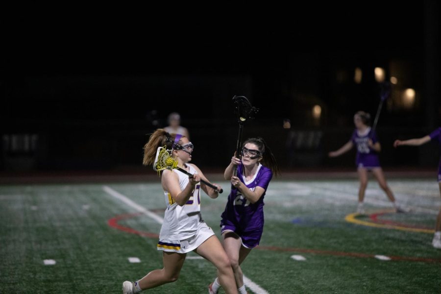 Aubrie Asbery ‘23 repositions to pass the ball.