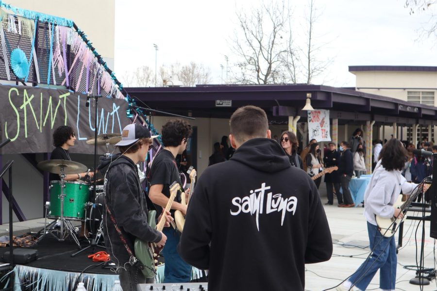 The San Diego based band, Saint Luna, performed during lunch in front of the R building for all Amador students to enjoy.