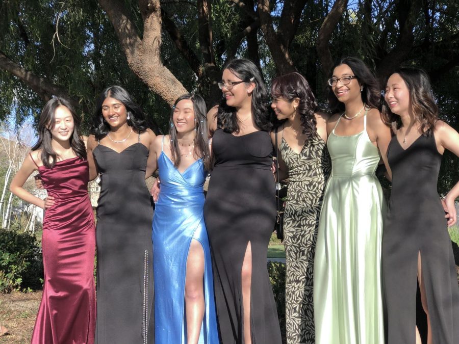 This year's Junior Prom was held at Lake Chalet, a waterfront restaurant in Oakland, and friends get together to take pictures.