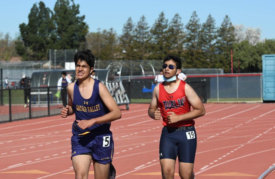 Arran Gill Gulati (25) passes his opponent in the last 100 meter of the mile.