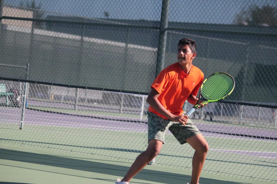 Aaron Sharma ('25) concentrates on receiving the ball.