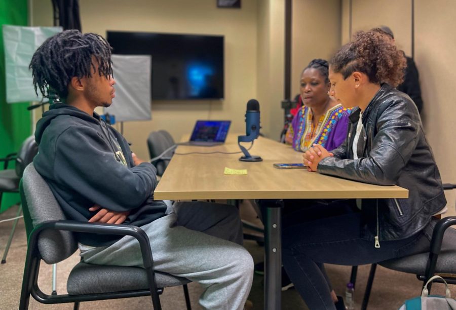 Dara Perkins-Arango (22) and Tylik Branch (‘22) record a podcast about black heritage. 