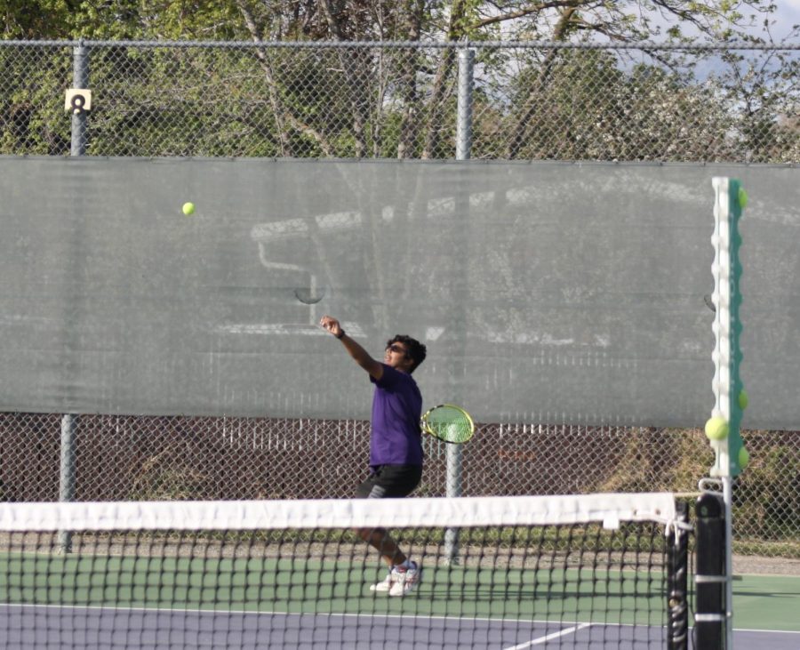 Arnav Murarka (24) focus on the movements of the tennis ball coming towards him and is ready for the right moment to swing.