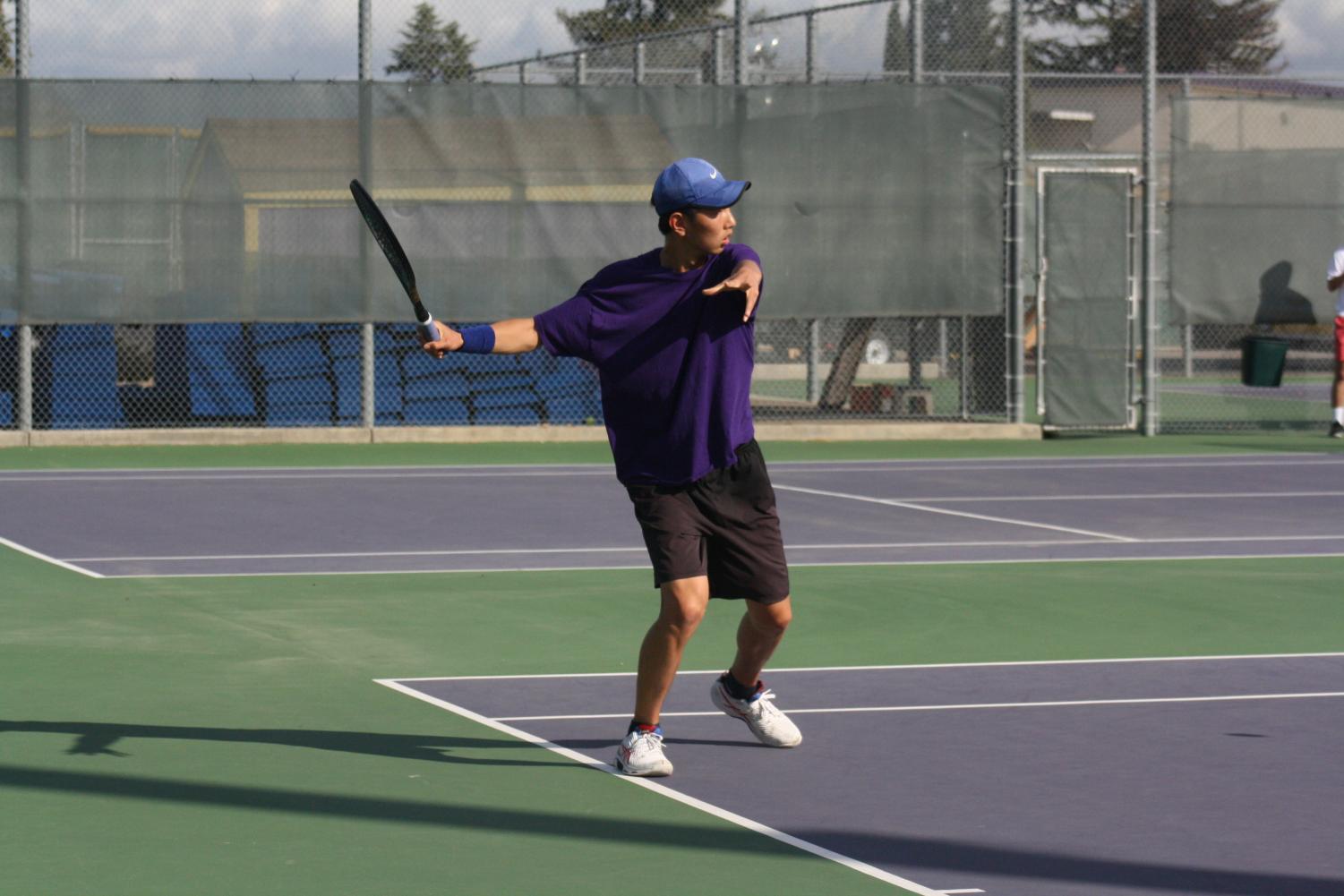 Photos%3A+Boys+Tennis+start+off+strong+in+their+games