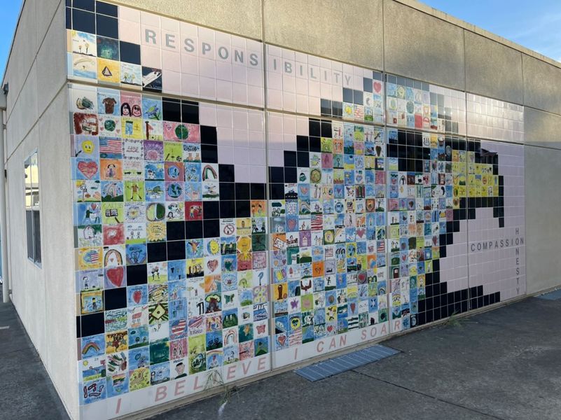 Mohr Elementary celebrates completion and artistry of school mural