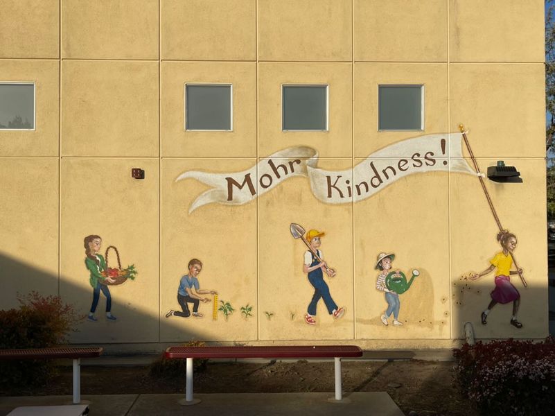 Mohr Elementary celebrates completion and artistry of school mural