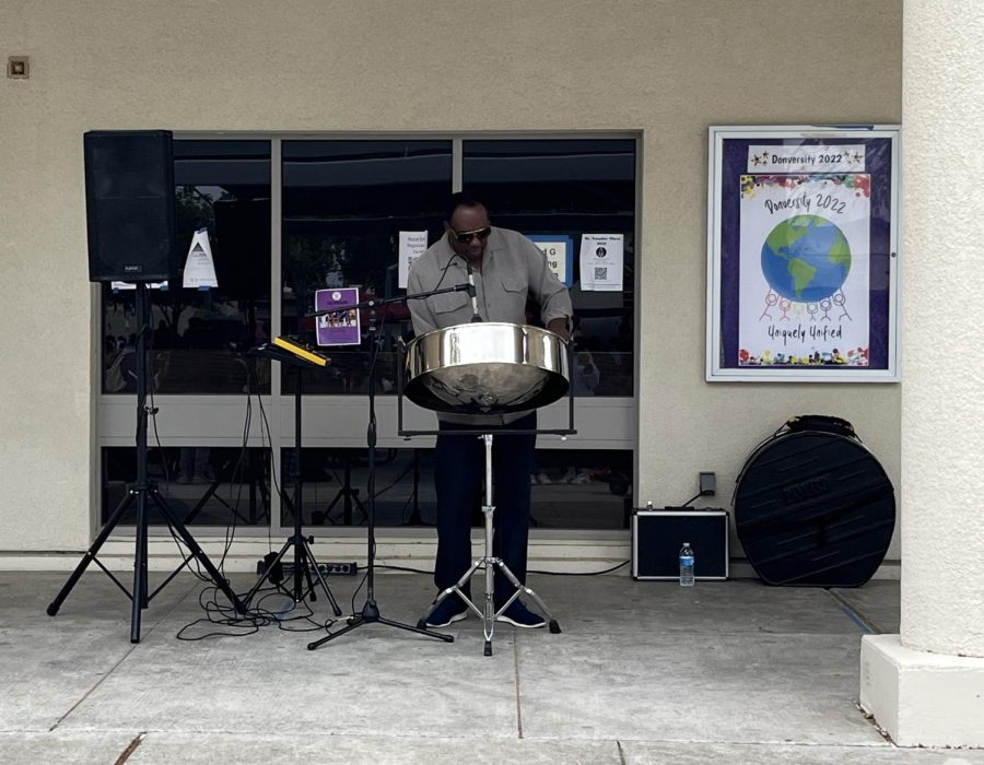 Amador invited Duniya drummer from San Francisco to perform during lunch in Donversity week.