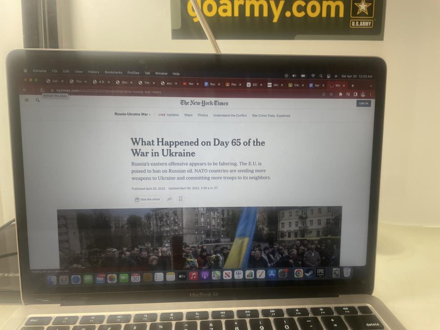 New+York+Times+headline+updates+readers+on+the+situation+on+the+ground+in+Ukraine.