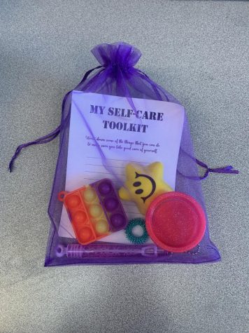 During Wellness Week, AV Counselors distributed self-care toolkits for students at the quad during lunch.