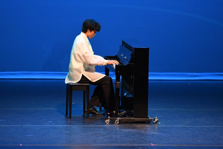 Michael Caballero Hong plays a traditional Filipino song called Feelings in his traditional Filipino outfit called Barong Tagalog. (Jiawen (Sarah) Yan)